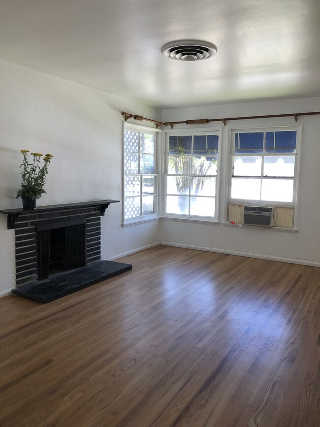 Living room - 11450 Riverside Dr