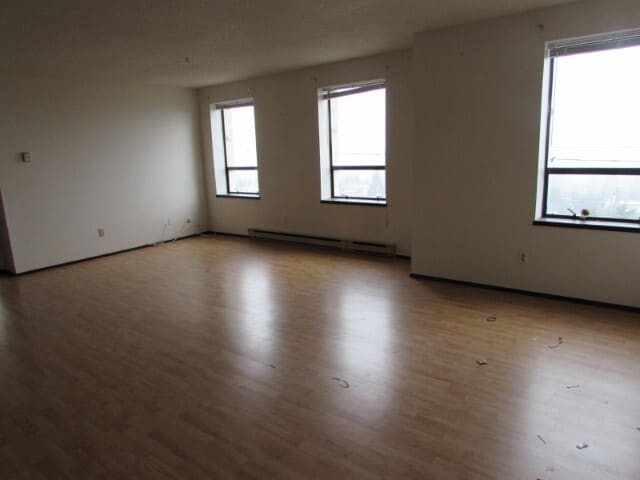 Building Photo - 210 Buller St