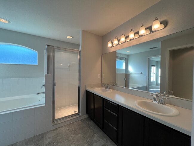 Foto del edificio - 900 Kingfisher Dr