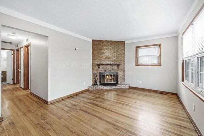 Foto del edificio - 8048 Timken Ave