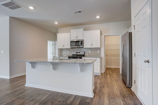 Building Photo - Modern 5-Bedroom Home Near Troutman – Showings Start November 17th