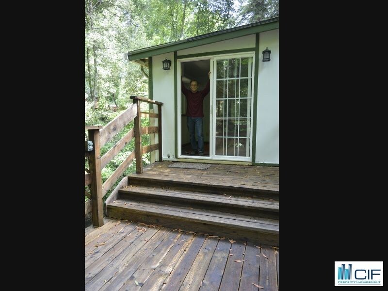 Foto principal - 203 N Sequoia Rd