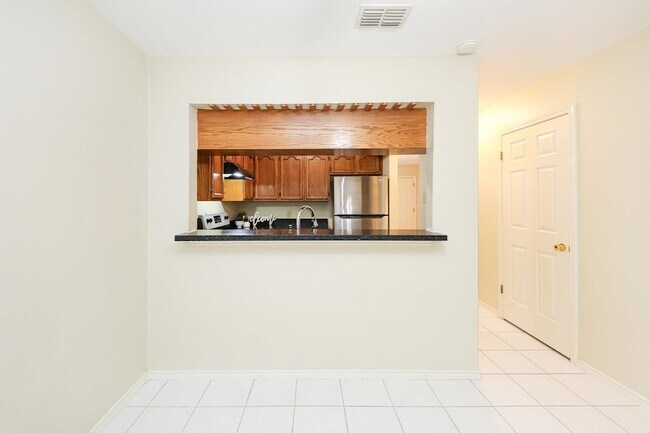 Foto del edificio - 8911 McPherson Rd