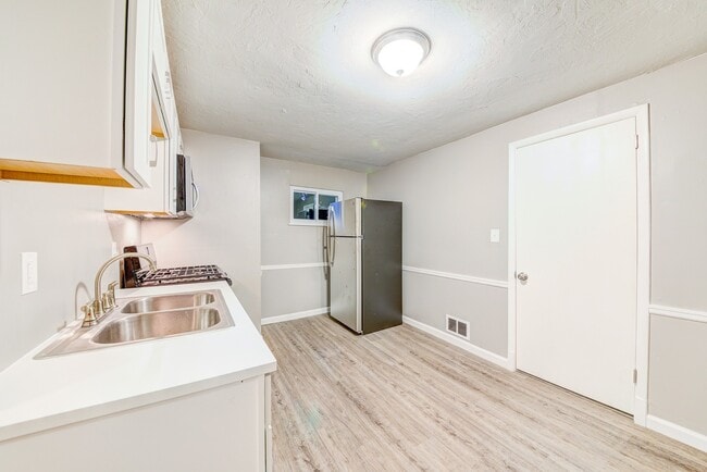 Building Photo - 52 Ruth St