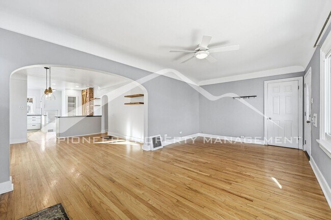 Foto del edificio - Charming Home with Washer/Dryer and Fenced Yard