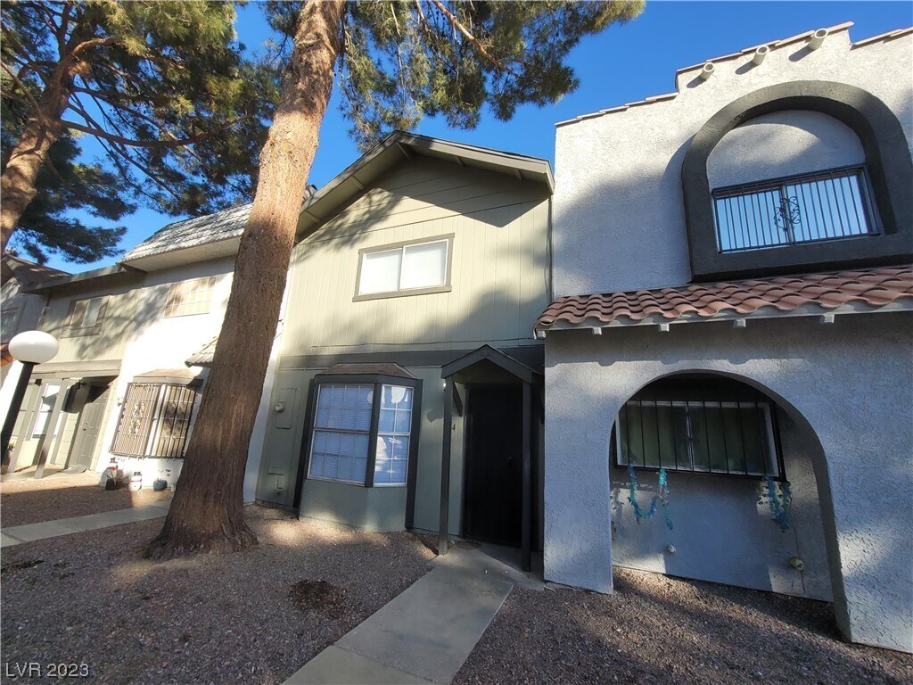 Primary Photo - 854 Stainglass Ln