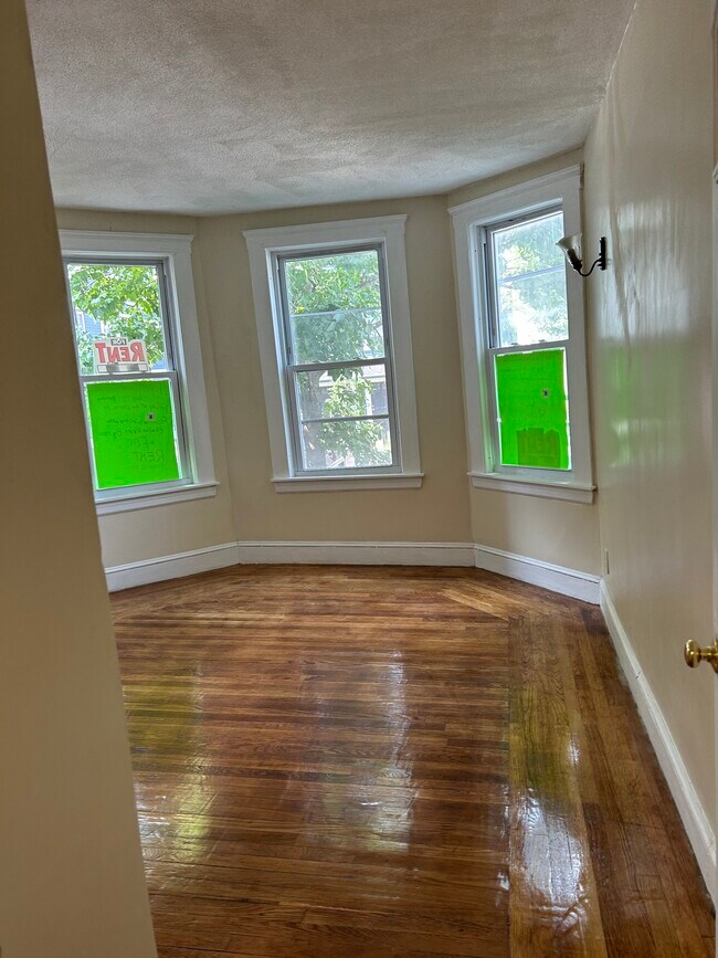 Bed 1 - 256 Western Ave