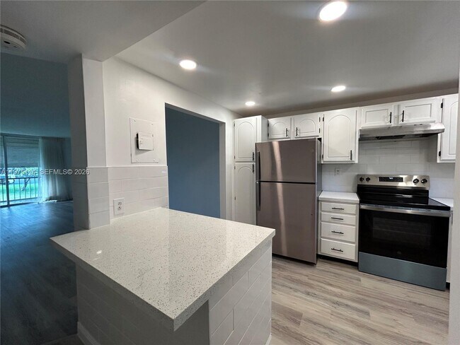 Foto del edificio - 8962 S Hollybrook Blvd