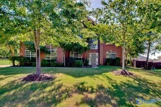 Building Photo - 2801 Centerridge Rd SE