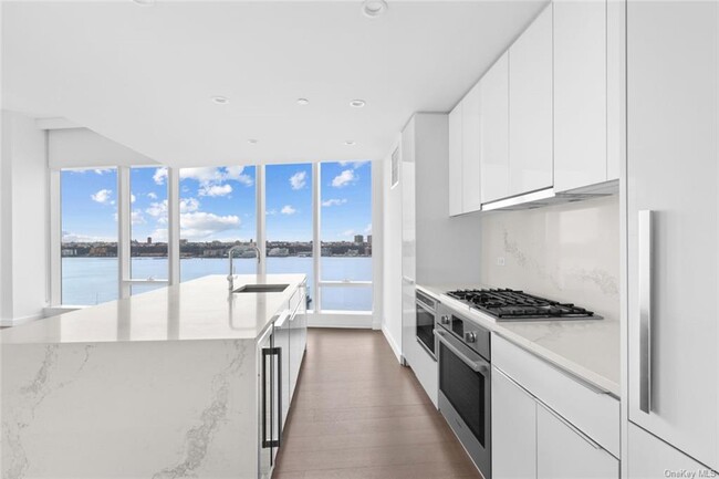 Building Photo - 30 Riverside Blvd
