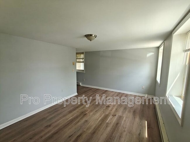 Foto del edificio - 14 Edgewood Rd