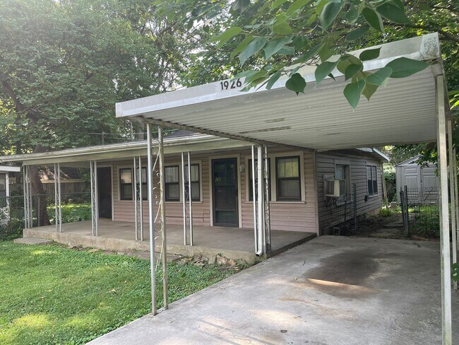 Building Photo - Recently updated 2 bedroom home