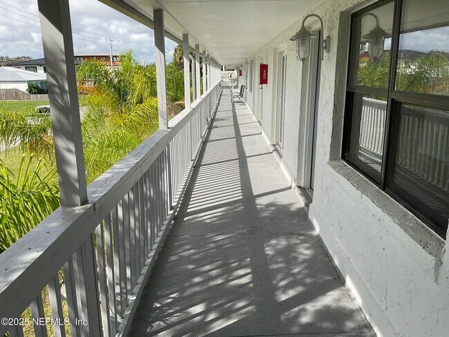 Foto del edificio - 318 Arricola Ave