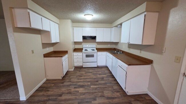 Building Photo - Spacious Home for Rent