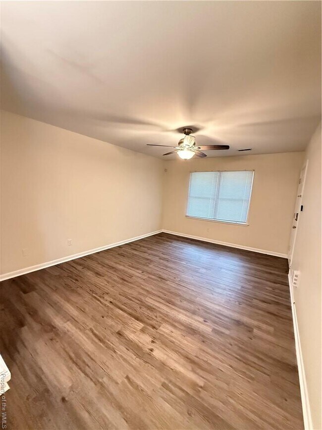Foto del edificio - 105 Lewis Cir