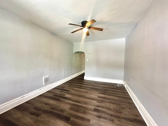 Foto del edificio - Completely Updated 3 Bed, 1 Bath Unit in Pitcairn - Available Immediately!