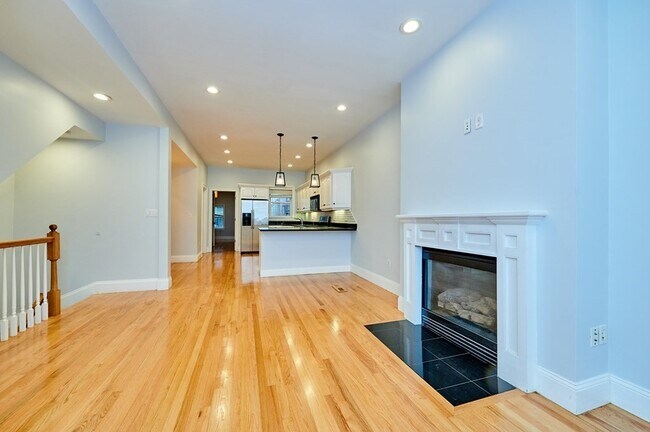 Building Photo - 161 Dorchester St
