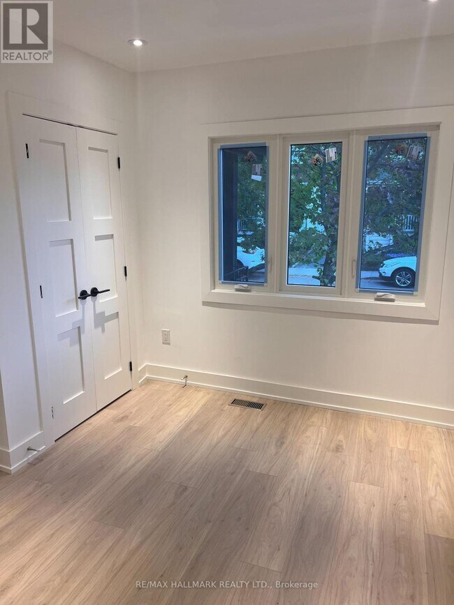 Photo du bâtiment - 709 Willard Ave