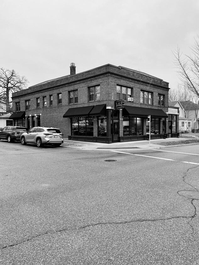 Primary Photo - 246 Albert St S