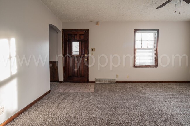 Foto del edificio - 3 Bedroom / 1.5 Bathroom Home | 60th & Center