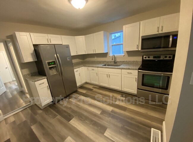 Building Photo - 205 Sollers to