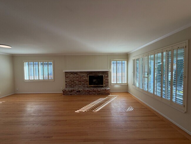 Foto del edificio - Stunning Crestmoor Home