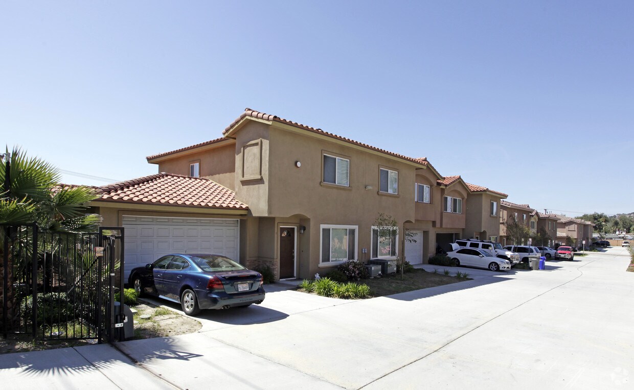 Primary Photo - 8746 Ildica St