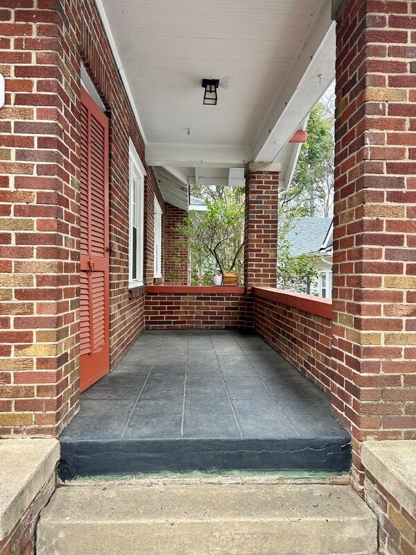 Building Photo - 1807 Chestnut Ave