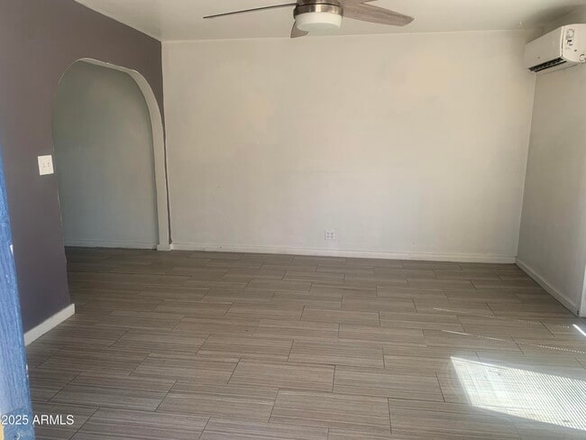 Foto del edificio - 234 N Center St