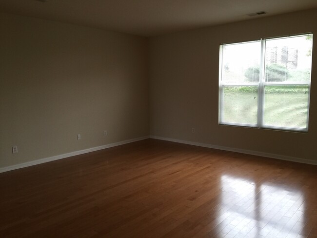 Building Photo - Three Bedroom in Canterfield Estates of Ha...