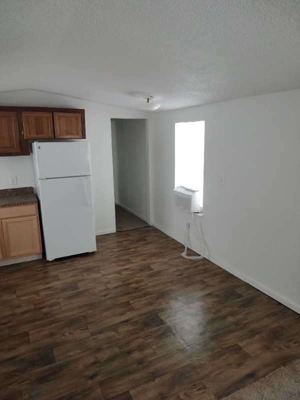 Building Photo - 128 SE Guinevere Ct