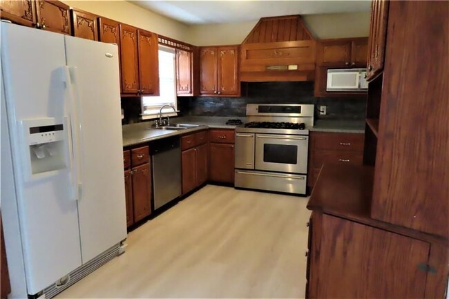 Building Photo - 2205 Loring Ct