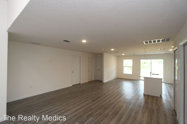 Building Photo - 4 br, 2 bath House - 2498 Cogan Dr SE