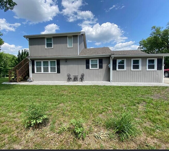 Foto del edificio - Cozy 4 Bedroom Single-Family