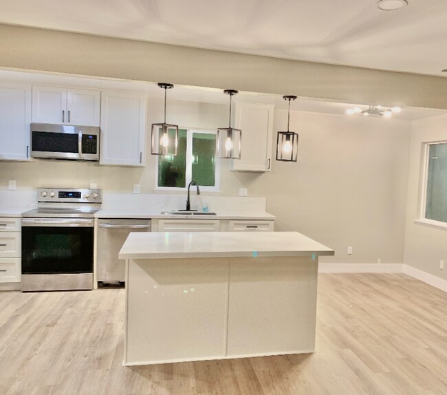 Building Photo - 1531 Pear Dr