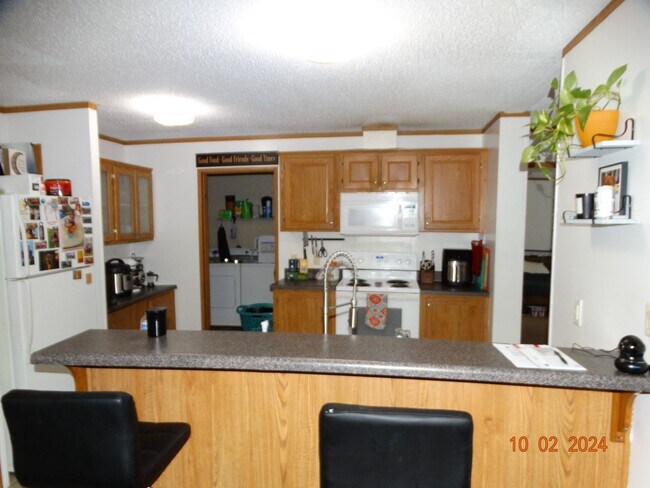 Building Photo - 3 bedroom Midway Home