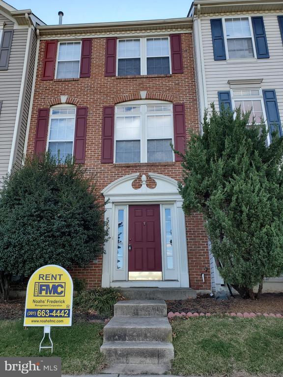 Building Photo - 586 Eisenhower Dr