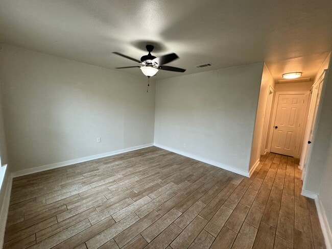 Foto del edificio - 2316 Andover Dr