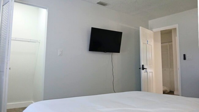 Foto del edificio - 5303 Glen Harwell Rd