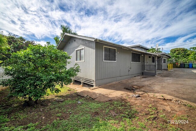 Building Photo - $2,000 /  2 Bed/ 1 Bath Spacious Duplex Ce...