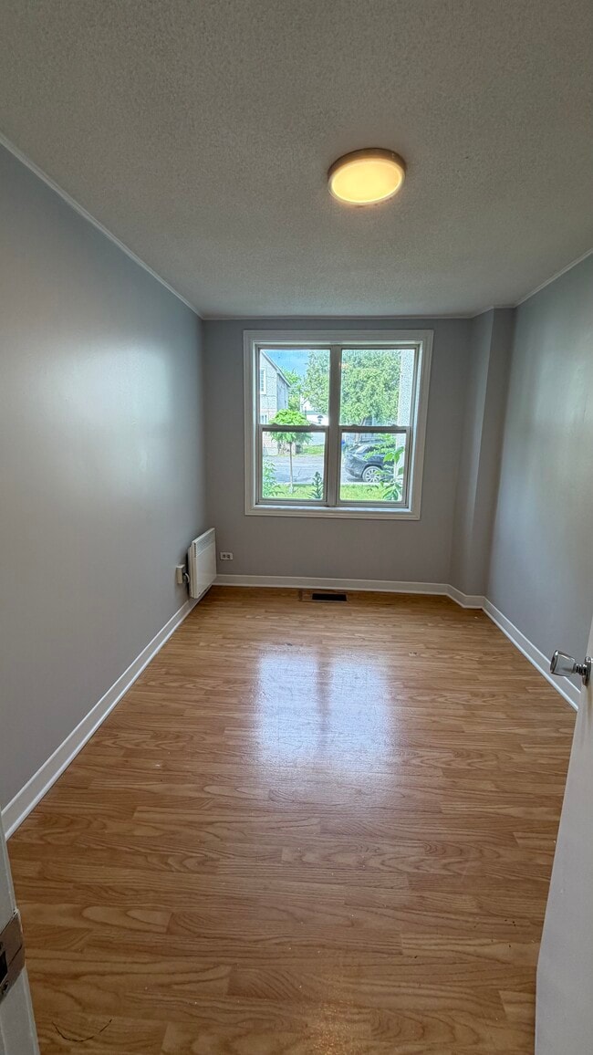 Building Photo - Au cœur de Hull - 1 chambre avec stationnement GRATUIT - 1,400 $ !