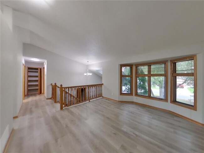 Foto del edificio - 5752 W 134th St