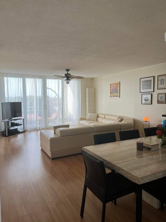 Living Room - 2829 NE 33rd Ct