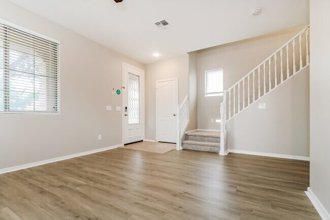 Foto del edificio - 15410 W Laurel Ln