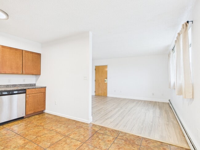 Building Photo - 83 Slater Dr