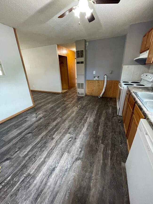 Foto del edificio - 3 Bed, 1 Bath Home for rent. One level living!