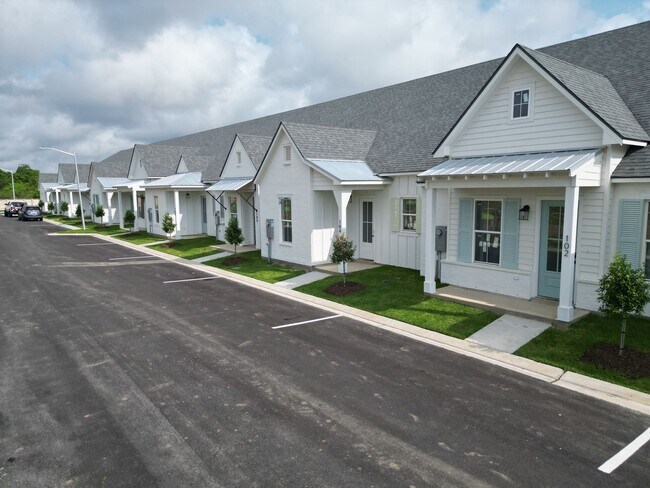 Foto del edificio - Brand New Single Story Furnished Townhome!