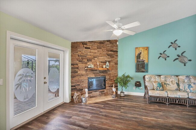 Building Photo - 15736 Lakeland Cir