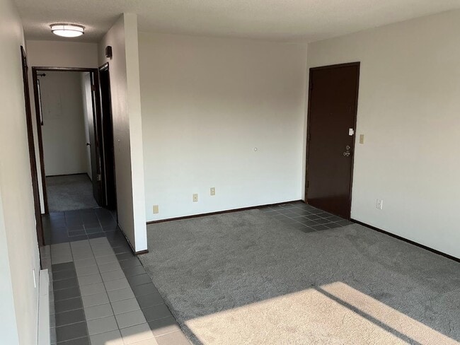 Building Photo - 1158000