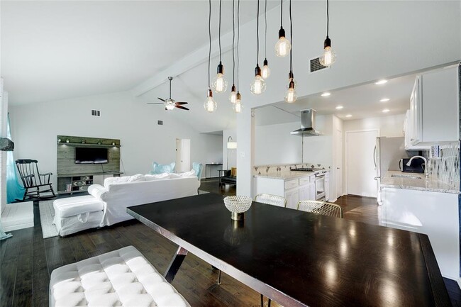 Building Photo - 11109 Sage Hollow Dr